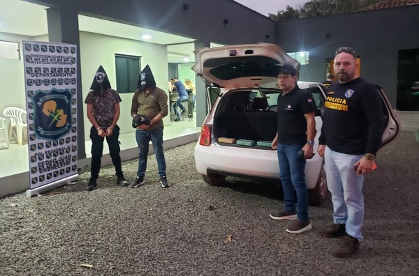 Dos detenidos por transportar droga, tras una inspección vehicular