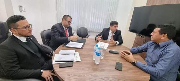Piden permanencia de Magno Álvarez en el Consulado de Puerto Iguazú