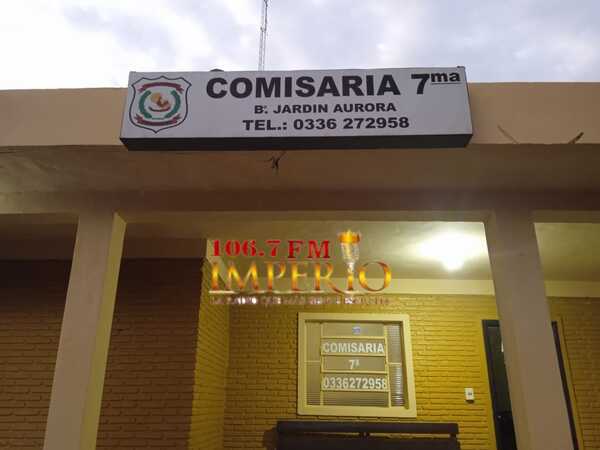 Asaltantes armados despojan de su moto y cartera a una mujer en Jardín Aurora - Radio Imperio 106.7 FM