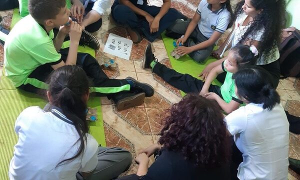 Universitarios escriben cuentos para compartir en talleres de extensión