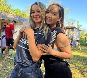 Marilina y su hermana melliza visitaron la casita donde vivían en Rincón 2  - Gente - ABC Color