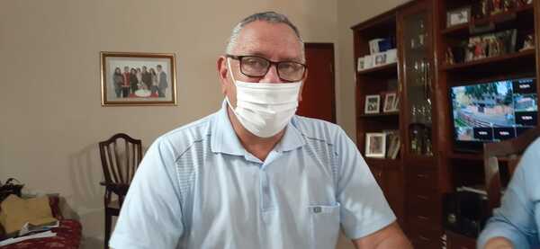 Concejal Esteban Torres felicitó al Presidente del Carnaval pese a la gran deuda que quedó.