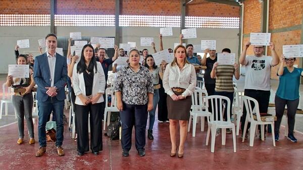 Acevalenses fueron beneficiados con certificados y laptops mediante el SINAFOCAL