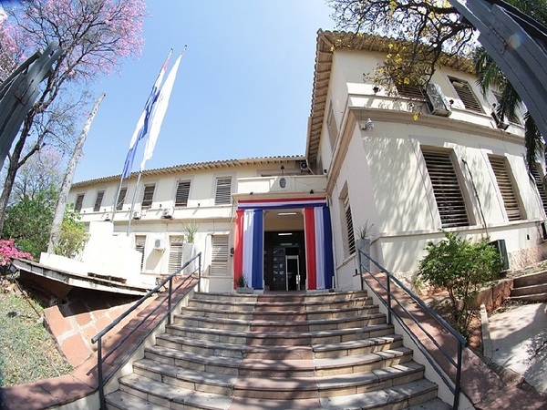 Farmacéuticas quedan con el "clavo" por deudas del Gobierno saliente - La Tribuna