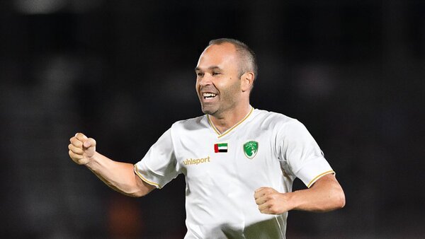 Iniesta lleva su magia a los Emiratos Árabes