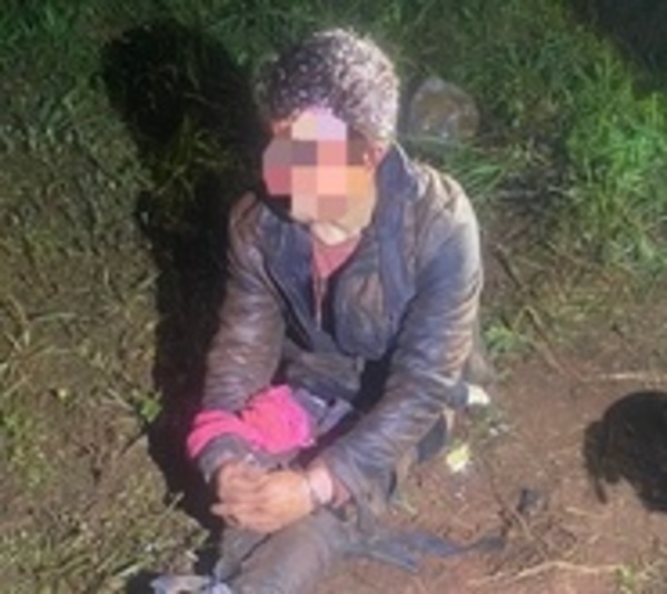 Vecinos hartos golpean y maniatan a supuesto ladrón - Paraguay.com