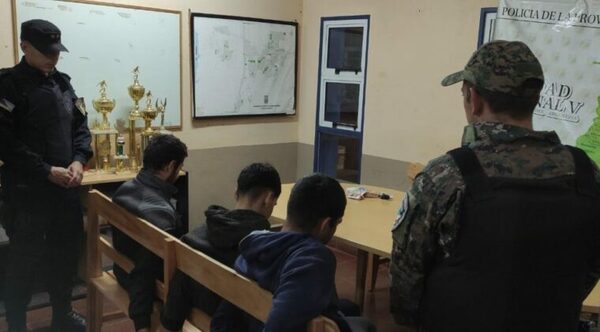 TRES PARAGUAYOS EN ARGENTINA QUIEREN ABRIR A BALAZOS CAJA FUERTE, “LLAMAN” A POLICÍAS Y CAEN - Itapúa Noticias