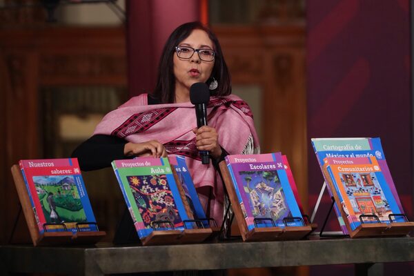 Los empresarios acusan al Gobierno de México de "promover la violencia" con nuevos libros - MarketData