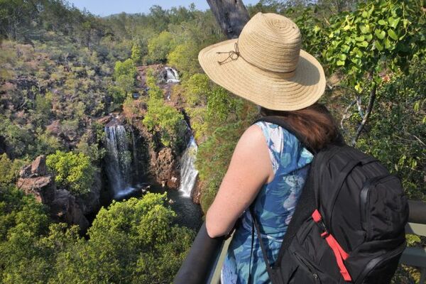 El turista extranjero por lo general viene solo y disfruta de su estadía en Paraguay, según encuesta - MarketData