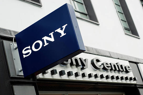 Sony gana 1.384 millones de euros entre abril y junio, un 16,7% menos - Revista PLUS