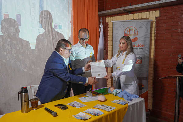 Encarnación recibe reconocimiento por su programa de cuidado a embarazadas