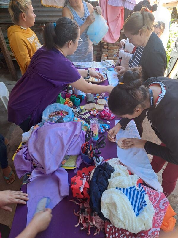 Diario HOY | Invitan a feria agroecológica y taller de reciclado textil en la plaza Italia