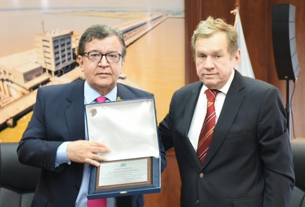 Comité Ejecutivo de Yacyretá rinde homenaje a Duarte Frutos en la última reunión de su administración