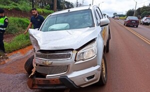Violento choque entre dos camionetas en Tavapy