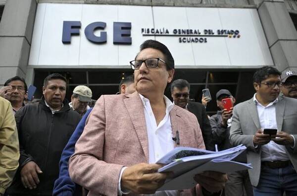 [VIDEO] A la salida de un acto de campaña, matan a candidato a la presidencia de Ecuador