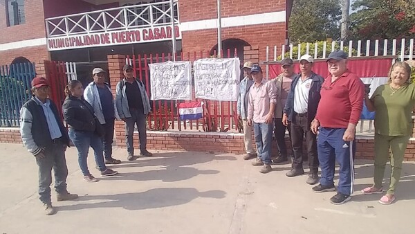 Obreros de comuna de Puerto Casado se manifestaron por falta de pago y despidos