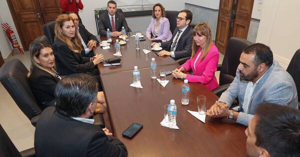 La Nación / Transición: futuro gabinete se reunió con ministros salientes
