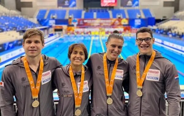 Nadadores de oro en el Mundial de Japón - Polideportivo - ABC Color