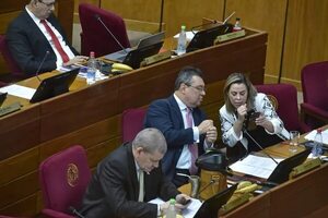 Acusan a Lizarella de infringir ley del menor por polémicas imágenes en sesión del Senado - Política - ABC Color