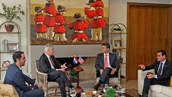 Llamativa visita de Peña a Embajada de EEUU para “profundizar agenda”