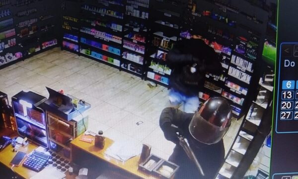 Dos delincuentes asaltan un bar y roban la recaudación y vaper – Diario TNPRESS