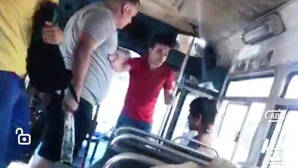 Ladrón de moto intentó escapar subiendo a un colectivo pero fue detenido