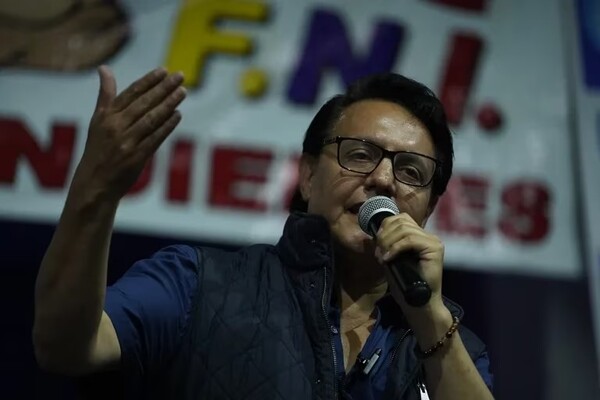 Candidato a presidente en Ecuador fue asesinado a balazos en medio de un evento político - trece