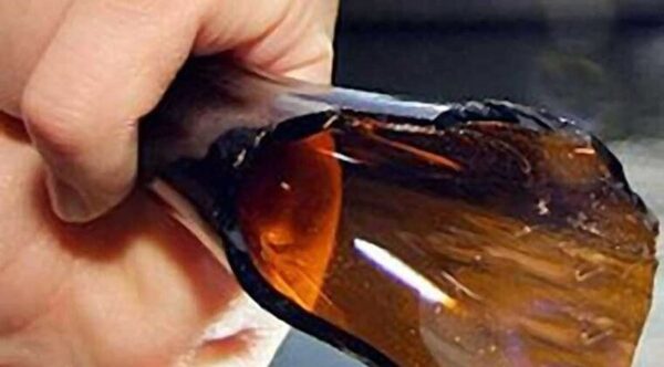 Mujer hiere a su pareja con una botella de vidrio