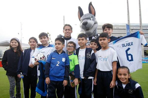 [VIDEO/GALERIA] ¡"Segovinha" dio un alegrón a peques de su excolegio!