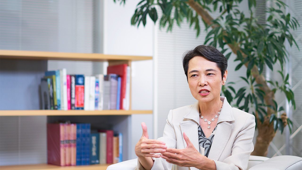 Embajadora de Japón, preocupada por derogación de acuerdo con UE, es atacada en las redes