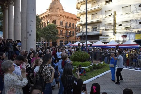 Festejos por el aniversario 486 de la fundación de Asunción - Nacionales - ABC Color