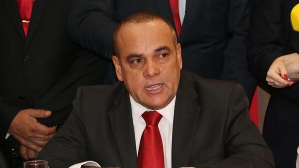 Bachi Núñez: "El primer déficit que tenemos es el ministro Nicolás Zárate"