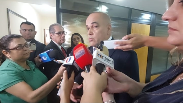 Bachi: “Vamos a sacar 30.000 funcionarios públicos”