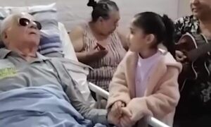 (VIDEO)Niña llevó serenata a su ídolo Quemil Yambay