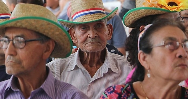 Diario HOY | Proponen que programa de adultos mayores dependa de Desarrollo Social