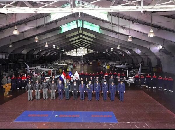 ENAER entrega a la FAP dos de los seis aviones reaciondicionados Pillan T35 - Nacionales - ABC Color