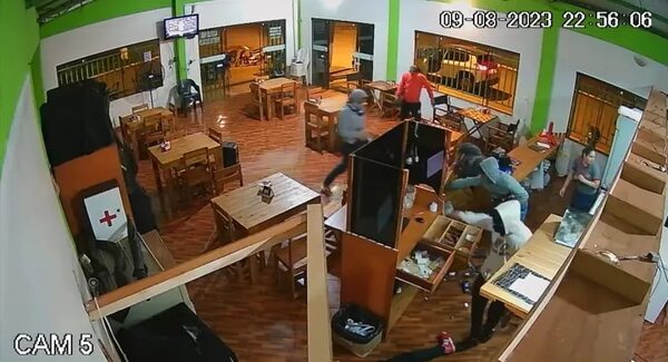 Video: en asalto a pizzería, delincuentes se llevan hasta las gaseosas - ABC en el Este - ABC Color