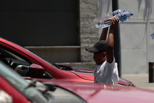 El número de pobres en México se reduce en 8,9 millones, un 16 % menos que en 2020 - MarketData