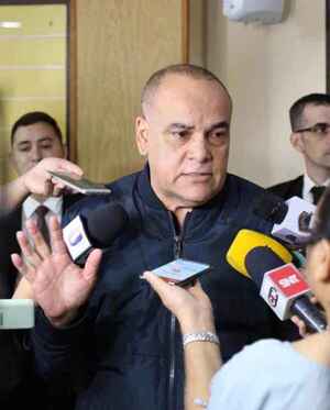 Bachi: “Vamos a sacar 30.000 funcionarios públicos”