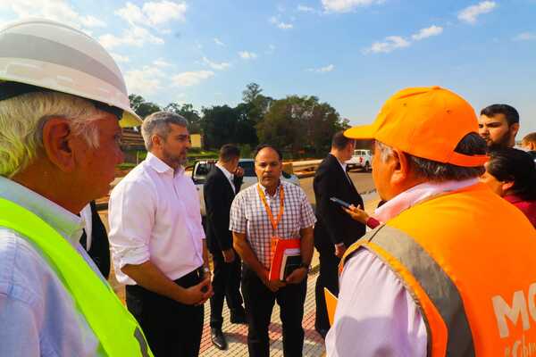 Mario Abdo Benítez observó avance de la Costanera Sur