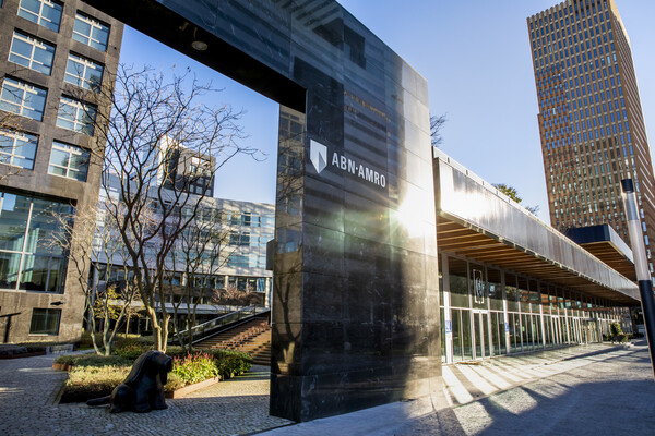 ABN Amro casi duplic贸 beneficio en primer semestre gracias a la suba de las tasas de inter茅s - Revista PLUS