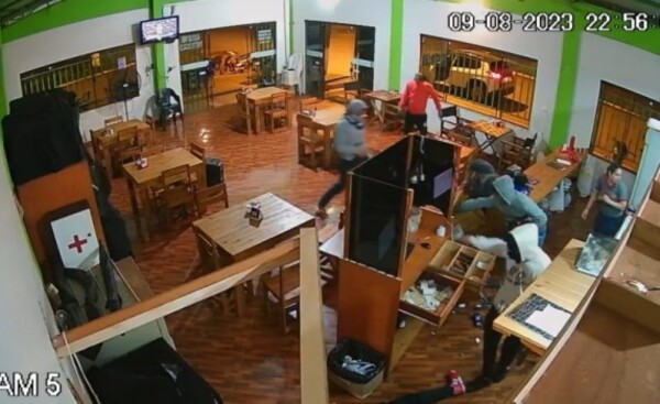 Gavilla asaltó una pizzería en Minga Guazú
