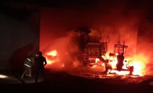 Voraz incendio destruyó seis maquinarias y un tractocamión