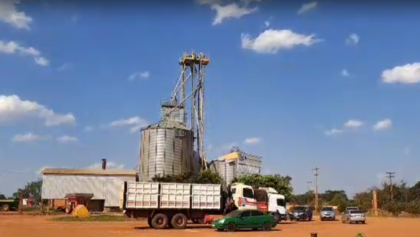 Se desploma silo con 250 toneladas de granos en San Pedro
