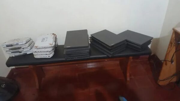 Cuatro jóvenes robaron 24 computadoras portátiles de un colegio - Policiales - ABC Color