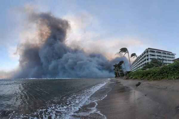 Al menos 36 muertos y miles de evacuados debido a los incendios en Maui, Hawaii