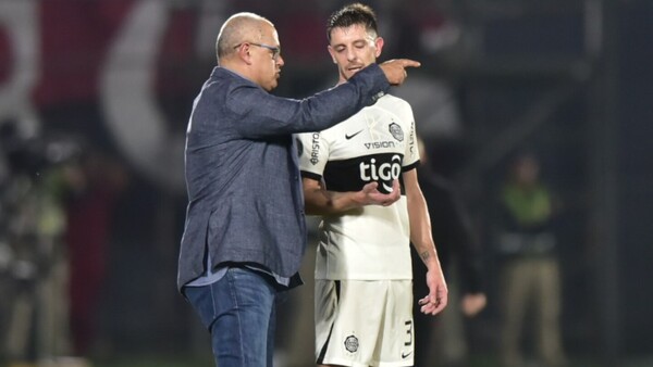 Francisco Arce, por primera vez en cuartos como DT
