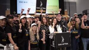 Diario HOY | Huelga de guionistas de Hollywood completa 100 días: "Hito vergonzoso"