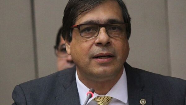 IPS: Bataglia reaparece y adjudica el servicio de limpieza a tres empresas