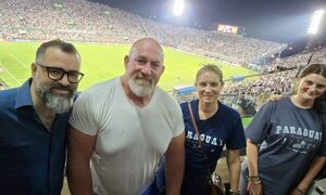 Periodista internacional vino al país a alentar a Olimpia